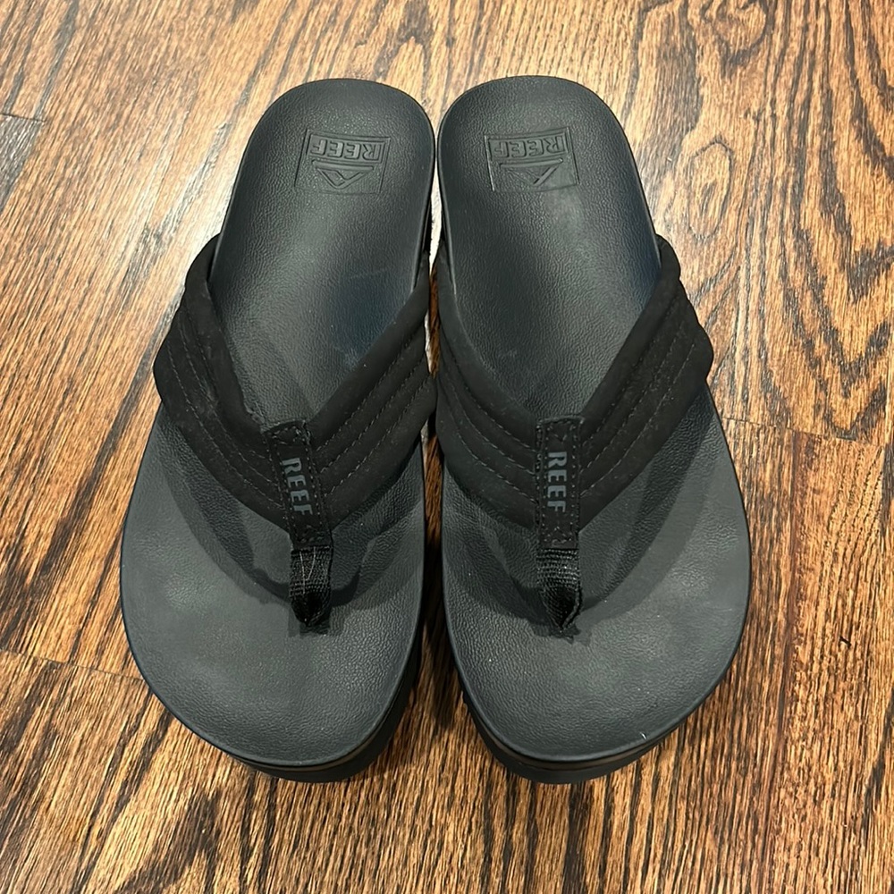 Reef Cushioned Black Flip Flops, Size 7, Worn Once